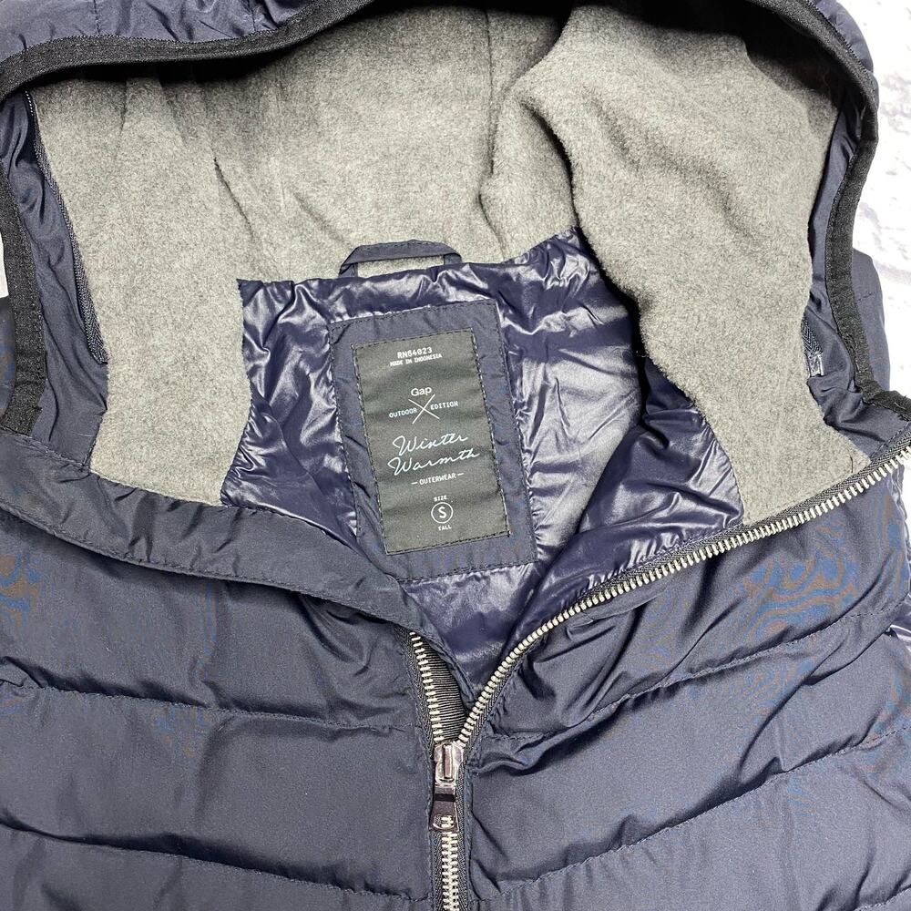 Gap Primaloft Down Alternative Puffer Hooded Vest… - image 3